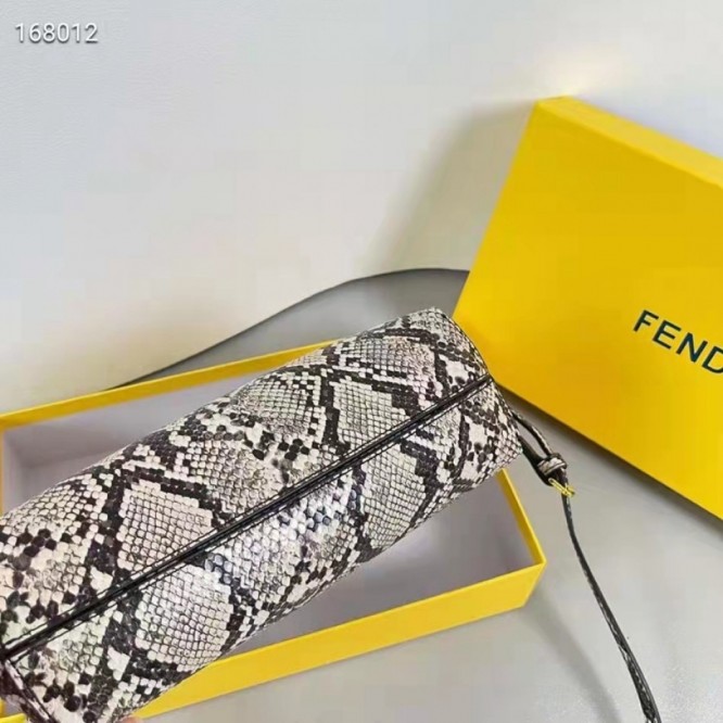 FENDI フェンディ 2021年最新なクラシックな ショルダーバッグ